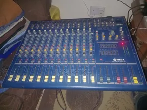 Powered Mixer Max SMX-1200
