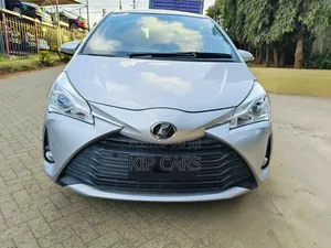 Toyota Vitz 1.3 FWD 5dr 2019 Silver