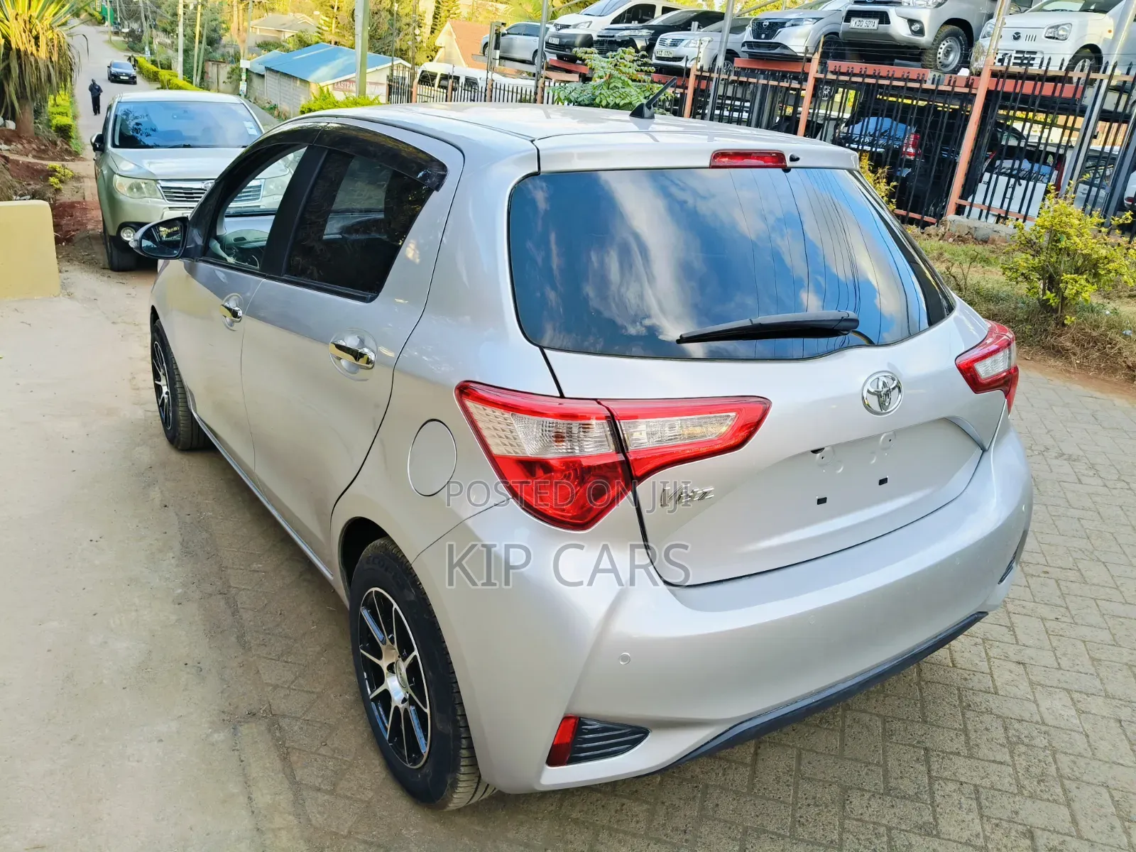Toyota Vitz 1.3 FWD 5dr 2019 Silver