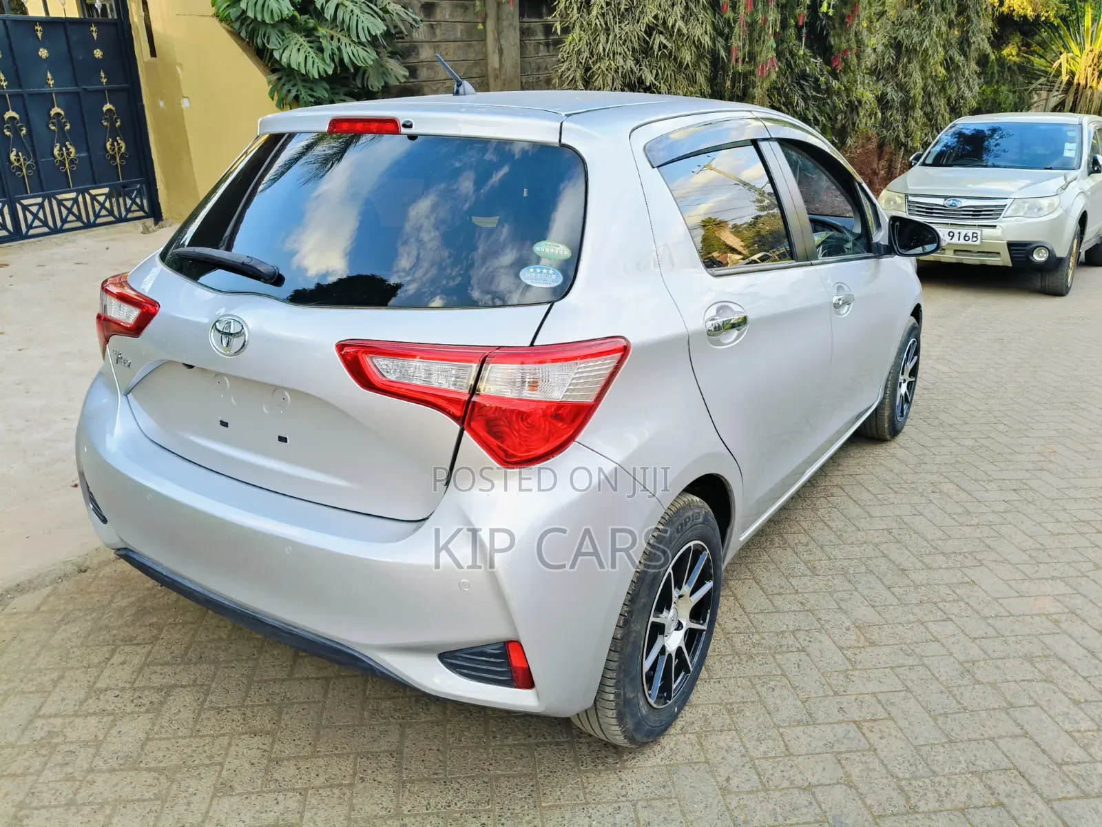 Toyota Vitz 1.3 FWD 5dr 2019 Silver