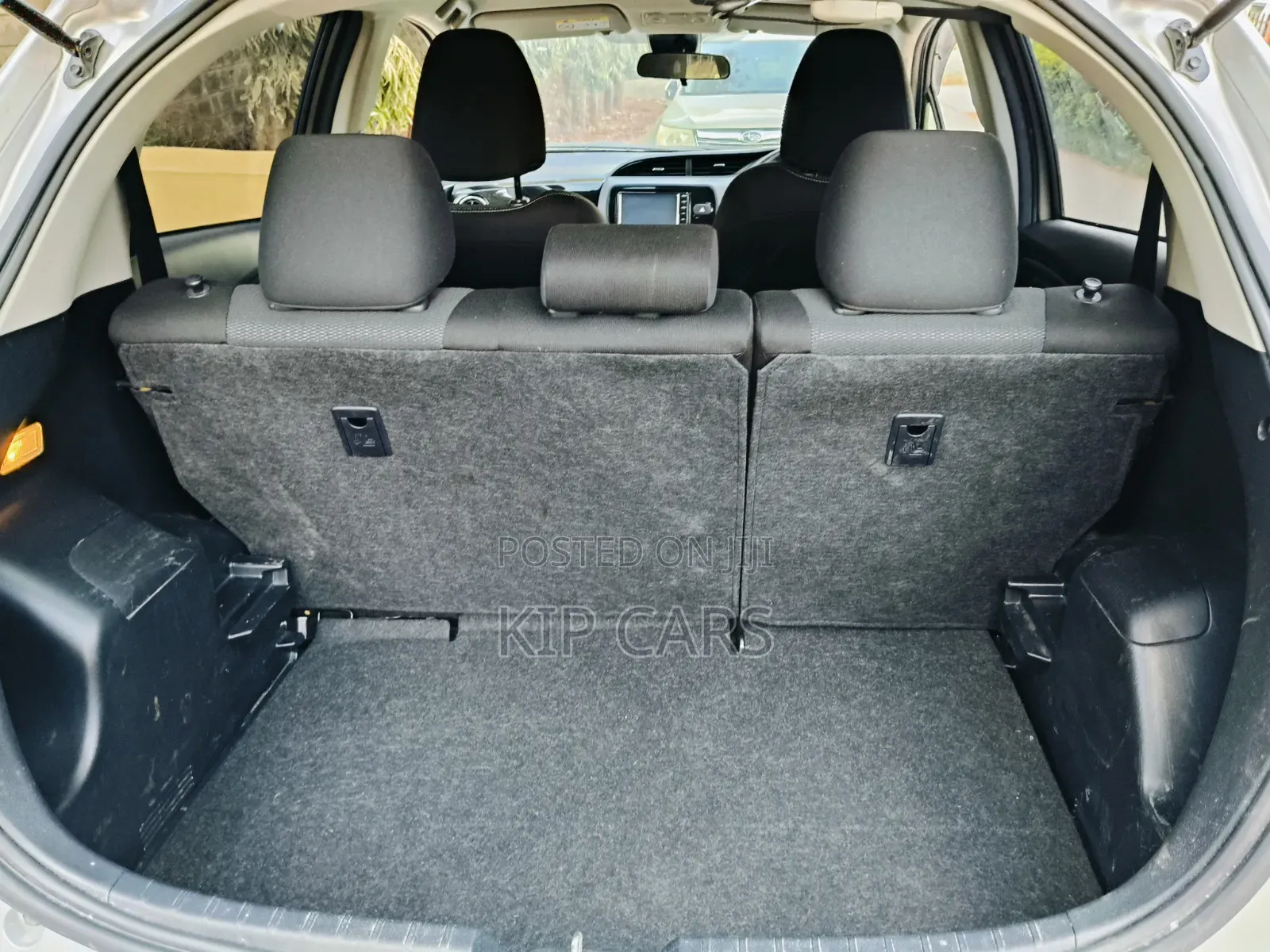 Toyota Vitz 1.3 FWD 5dr 2019 Silver