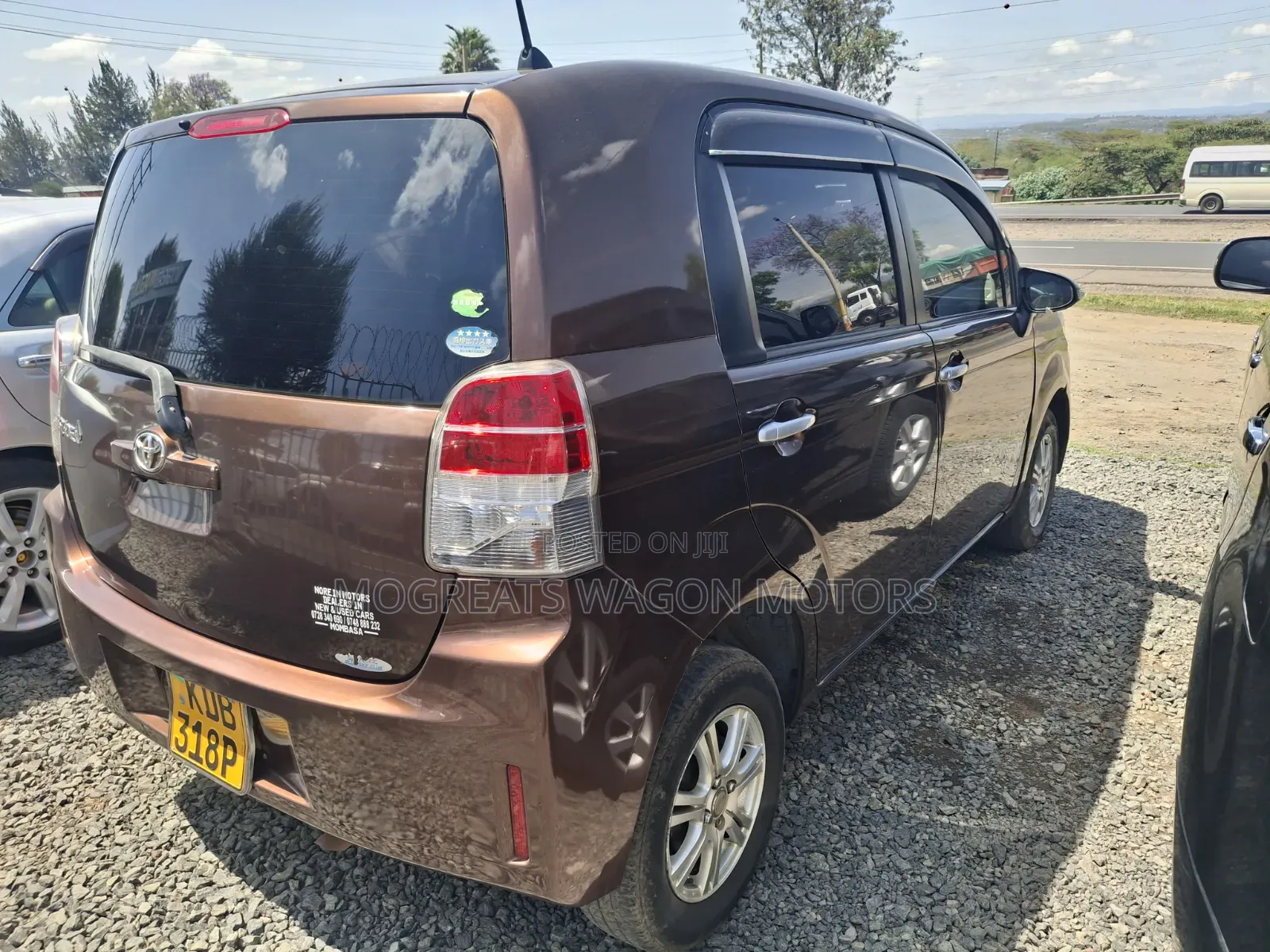 Toyota Spade 2014 Brown