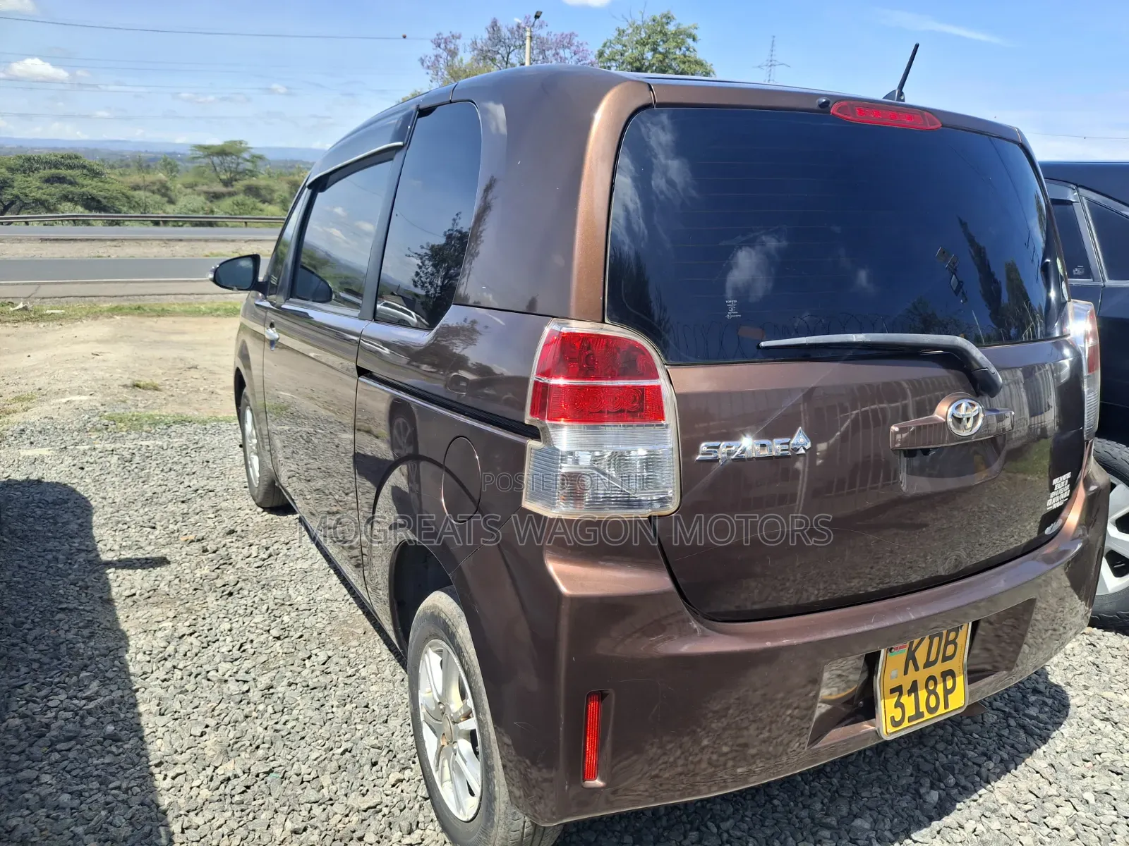Toyota Spade 2014 Brown