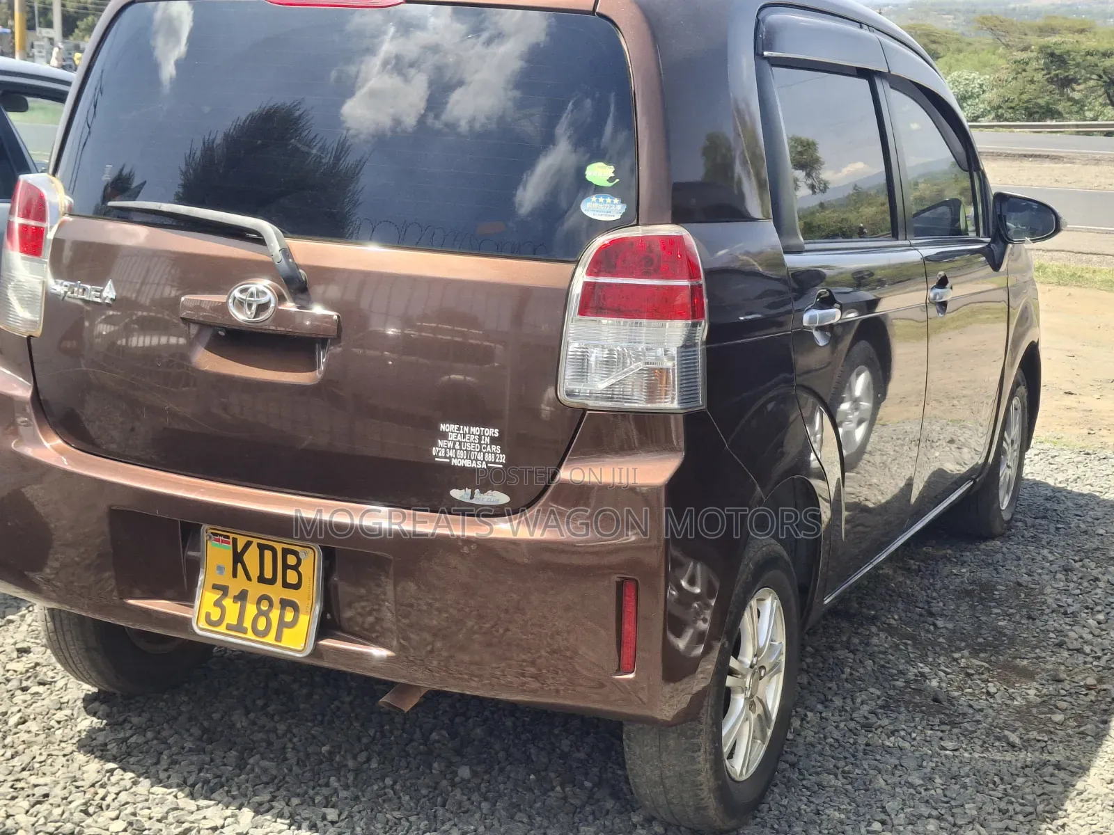 Toyota Spade 2014 Brown