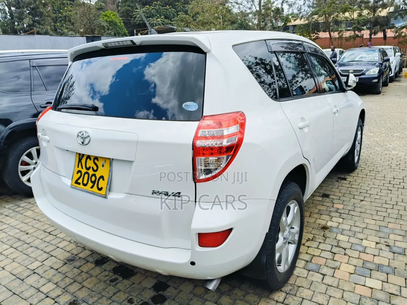 Toyota RAV4 2.5 2011 White