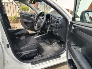 Toyota Corolla Fielder 1.5 Hybrid FWD 2019 White
