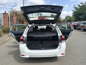 Toyota Corolla Fielder 1.5 Hybrid FWD 2019 White