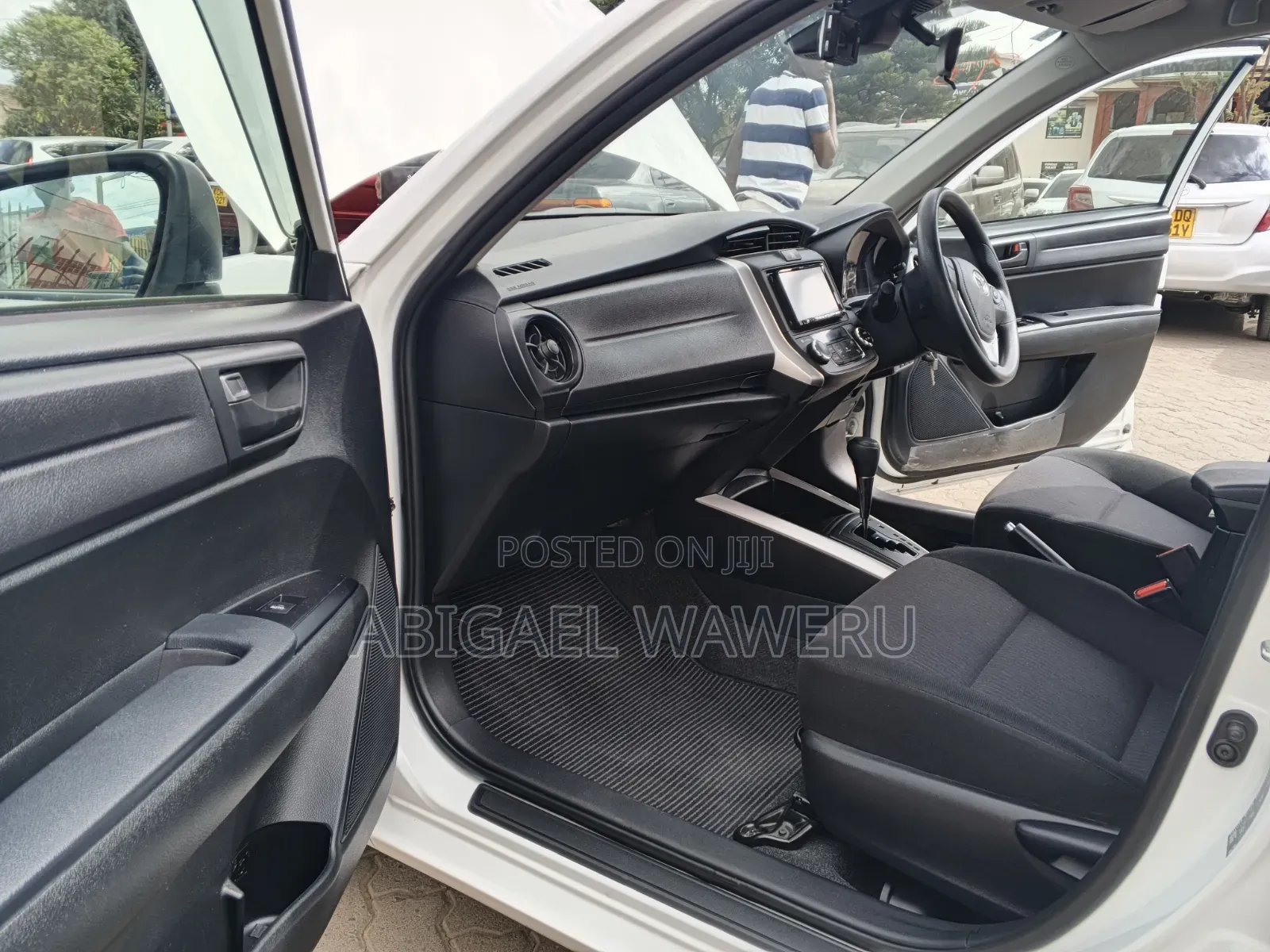 Toyota Corolla Fielder 1.5 Hybrid FWD 2019 White