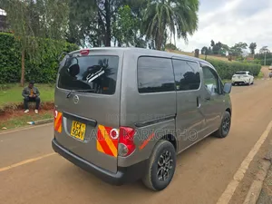 Nissan NV350 2014 Silver