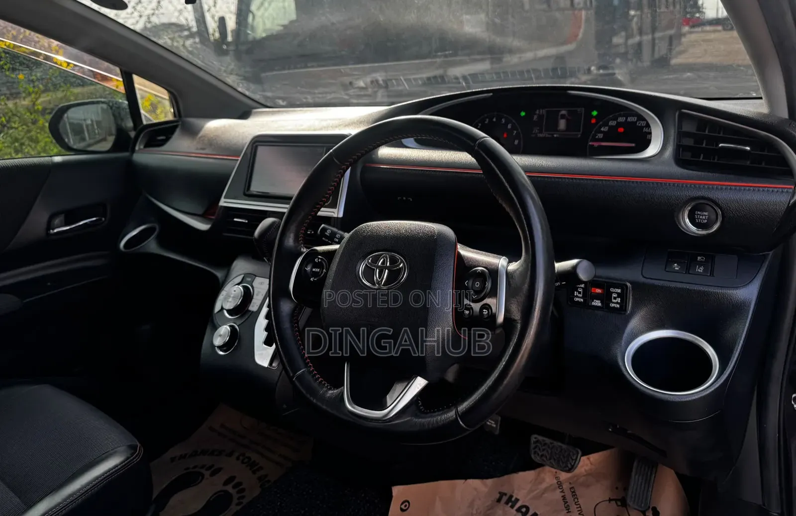 Toyota Sienta 2018 Maroon