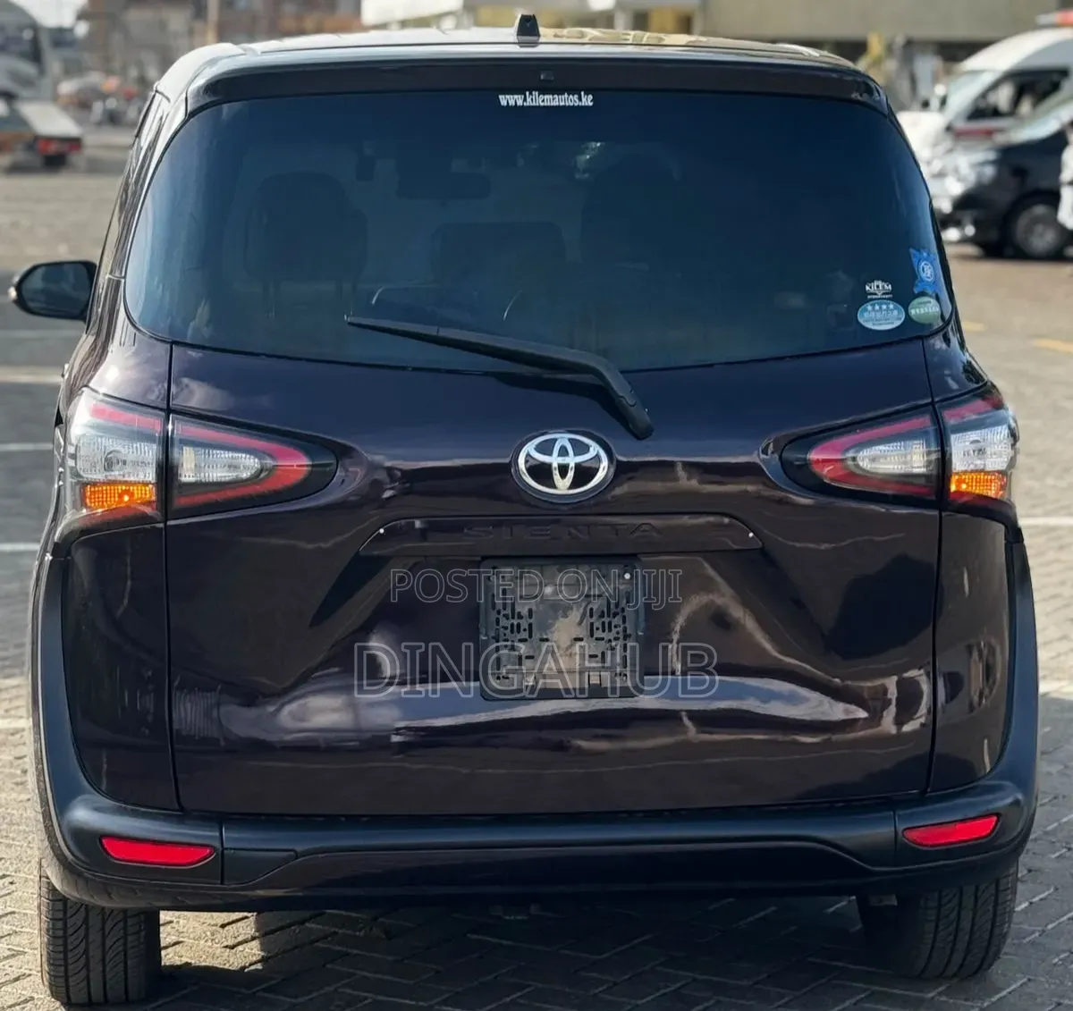 Toyota Sienta 2018 Maroon