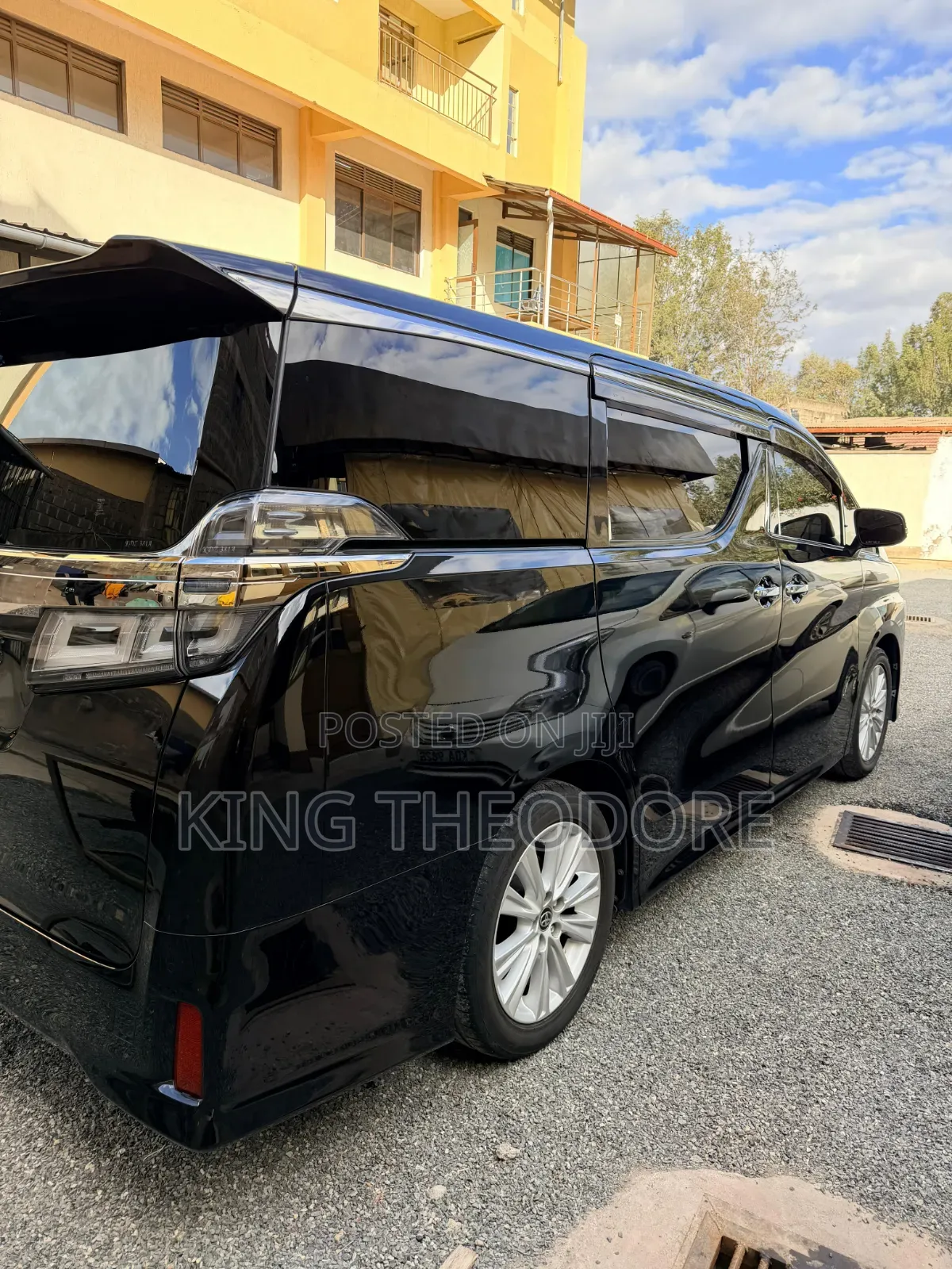 Spacious 7 Seater Car Hire Vans