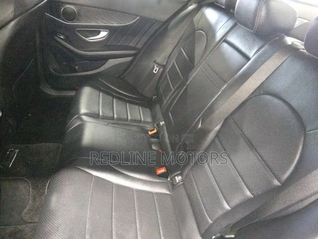 Mercedes-Benz C180 2019 Green