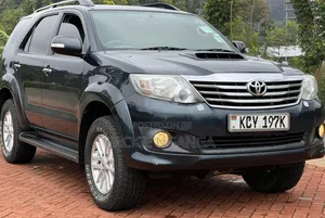 Toyota Fortuner 2013 Black