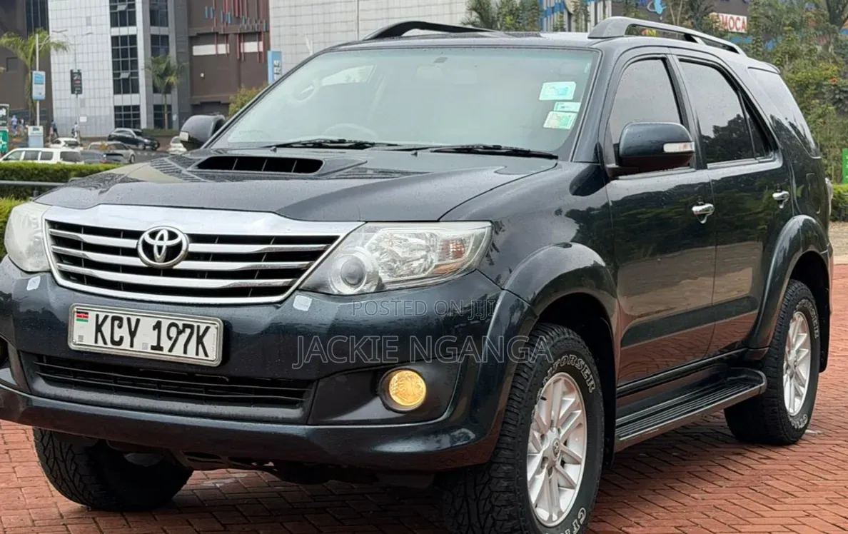 Toyota Fortuner 2013 Black
