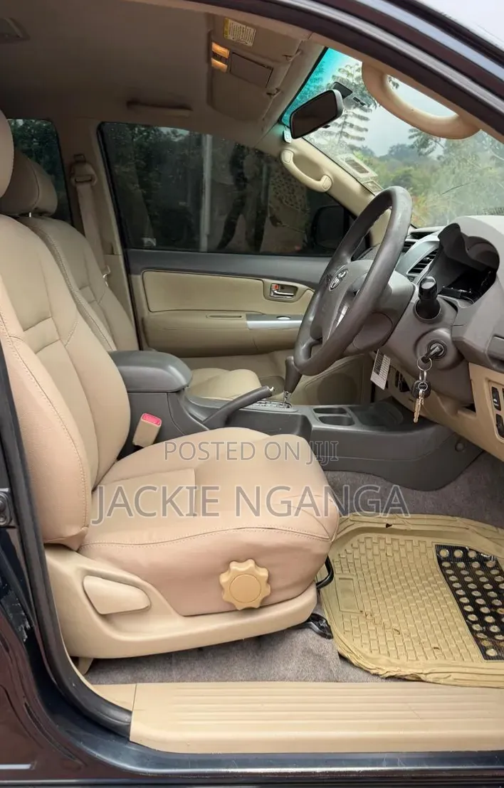 Toyota Fortuner 2013 Black