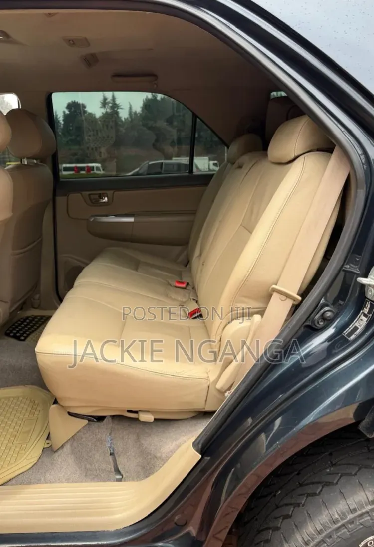 Toyota Fortuner 2013 Black
