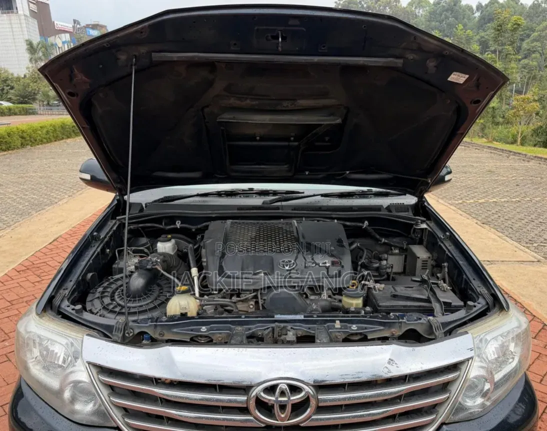Toyota Fortuner 2013 Black