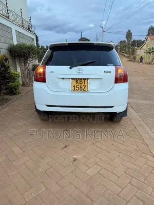 Toyota Corolla RunX 1.5 X AWD 2005 White