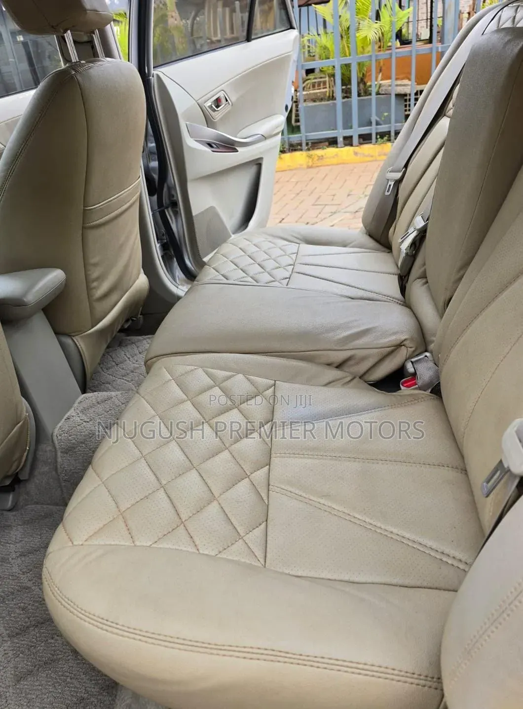 Toyota Premio 2012 Silver