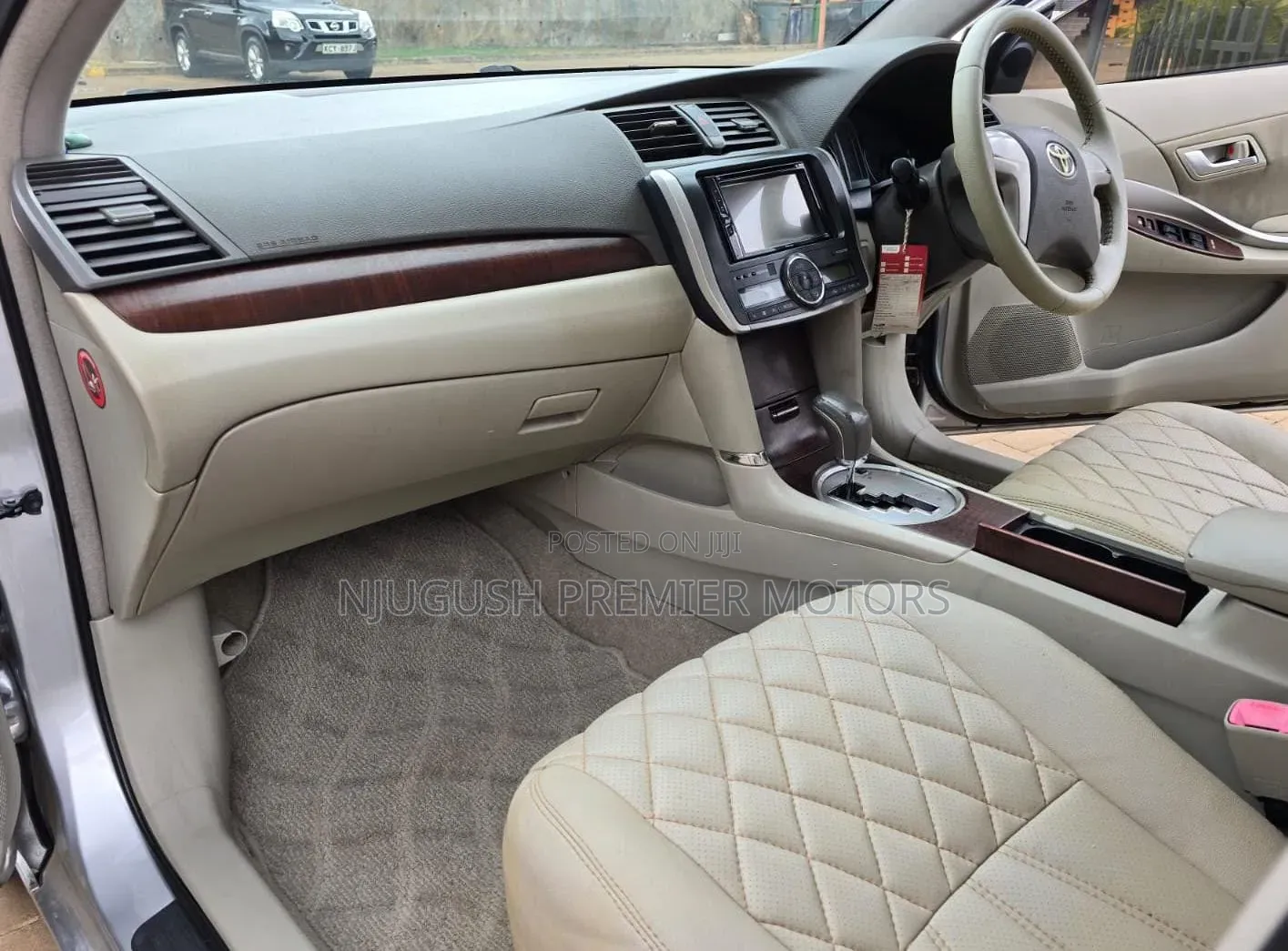 Toyota Premio 2012 Silver