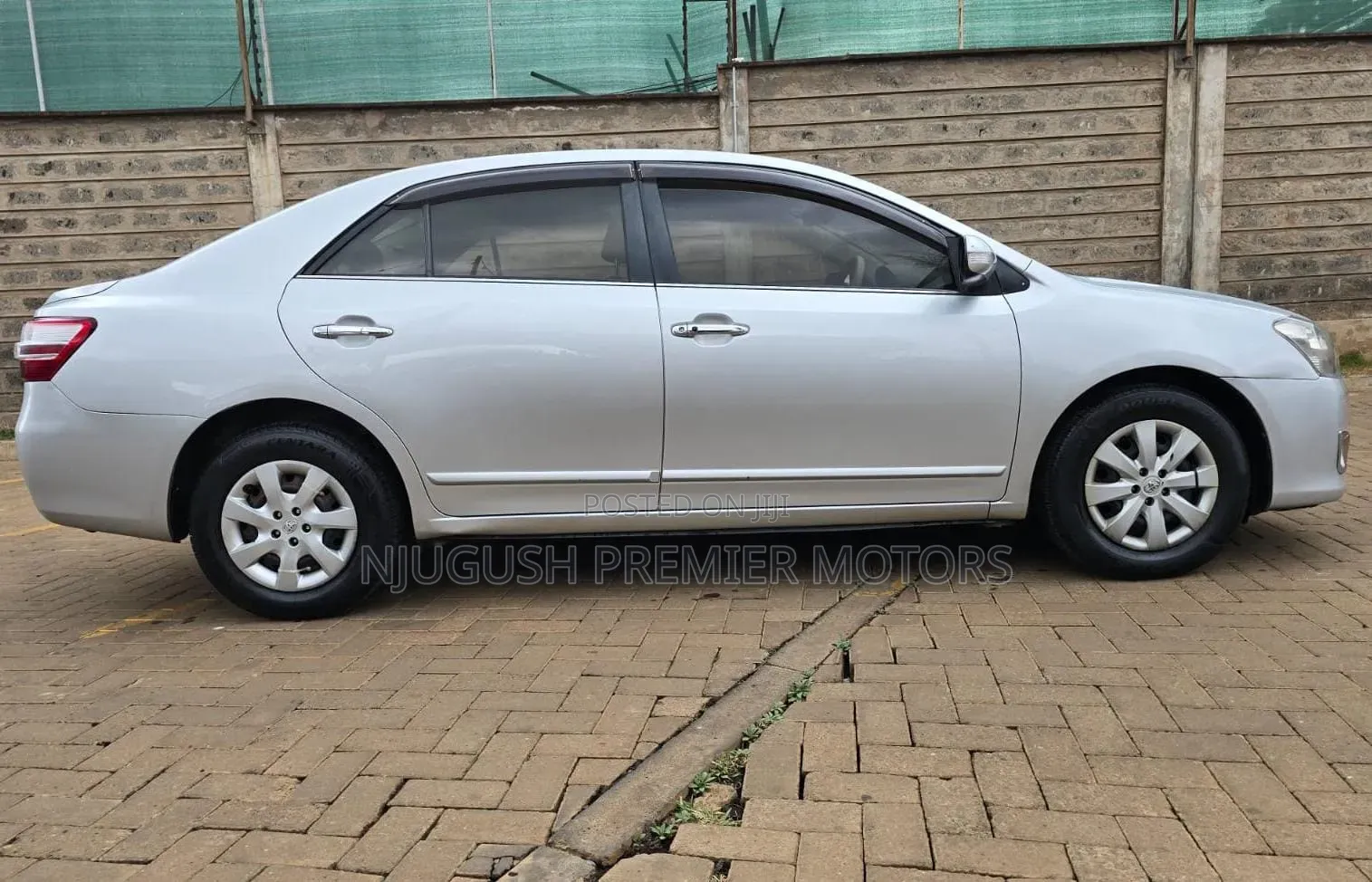 Toyota Premio 2012 Silver