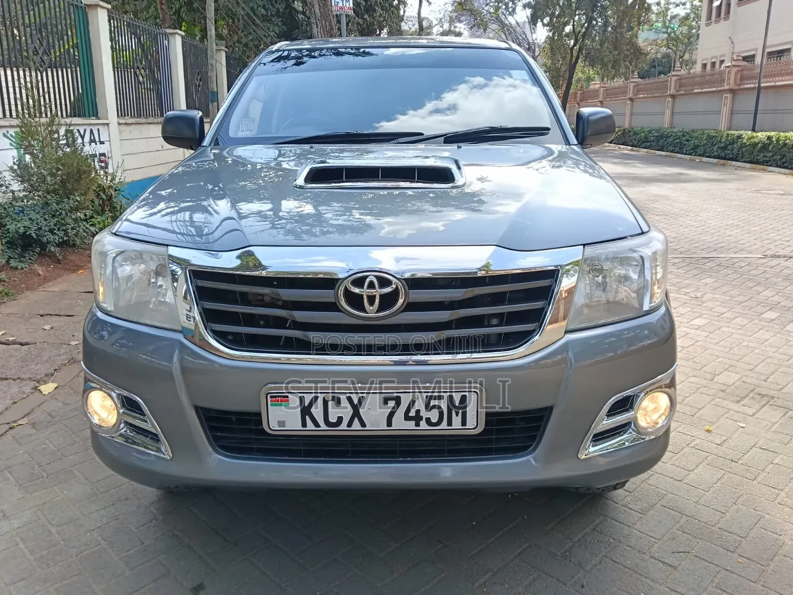 Toyota Hilux 2011 Gray