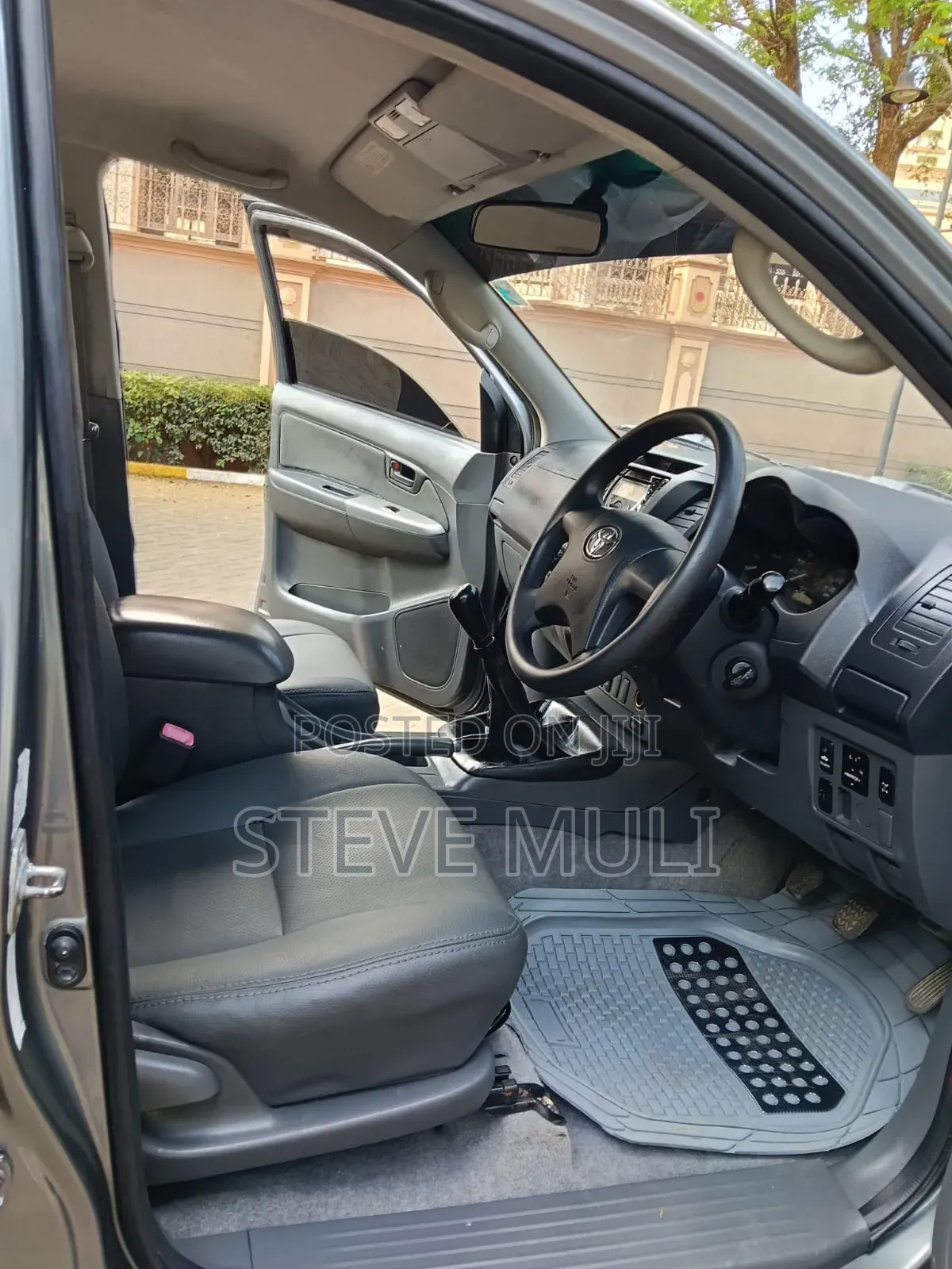 Toyota Hilux 2011 Gray