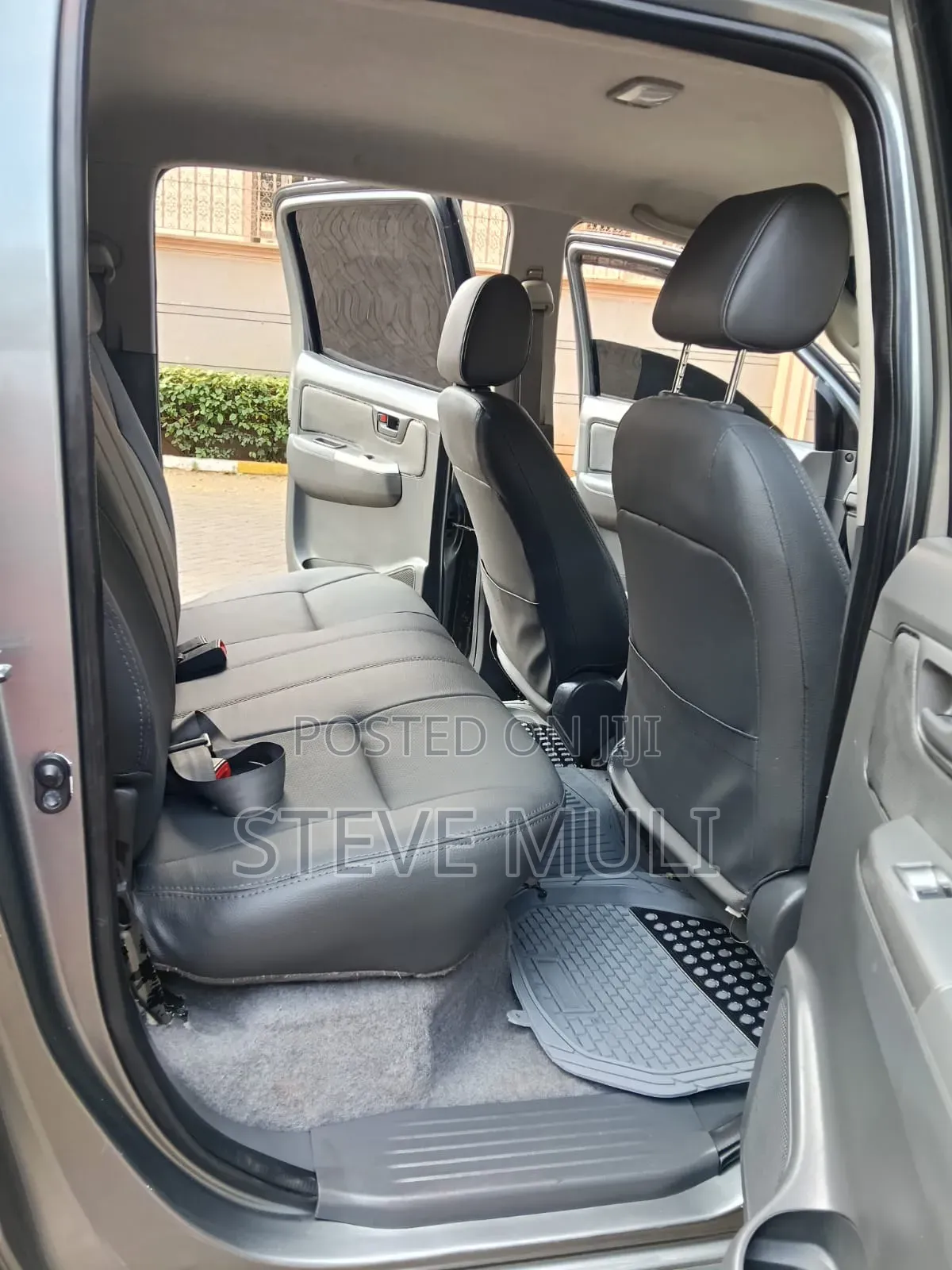 Toyota Hilux 2011 Gray