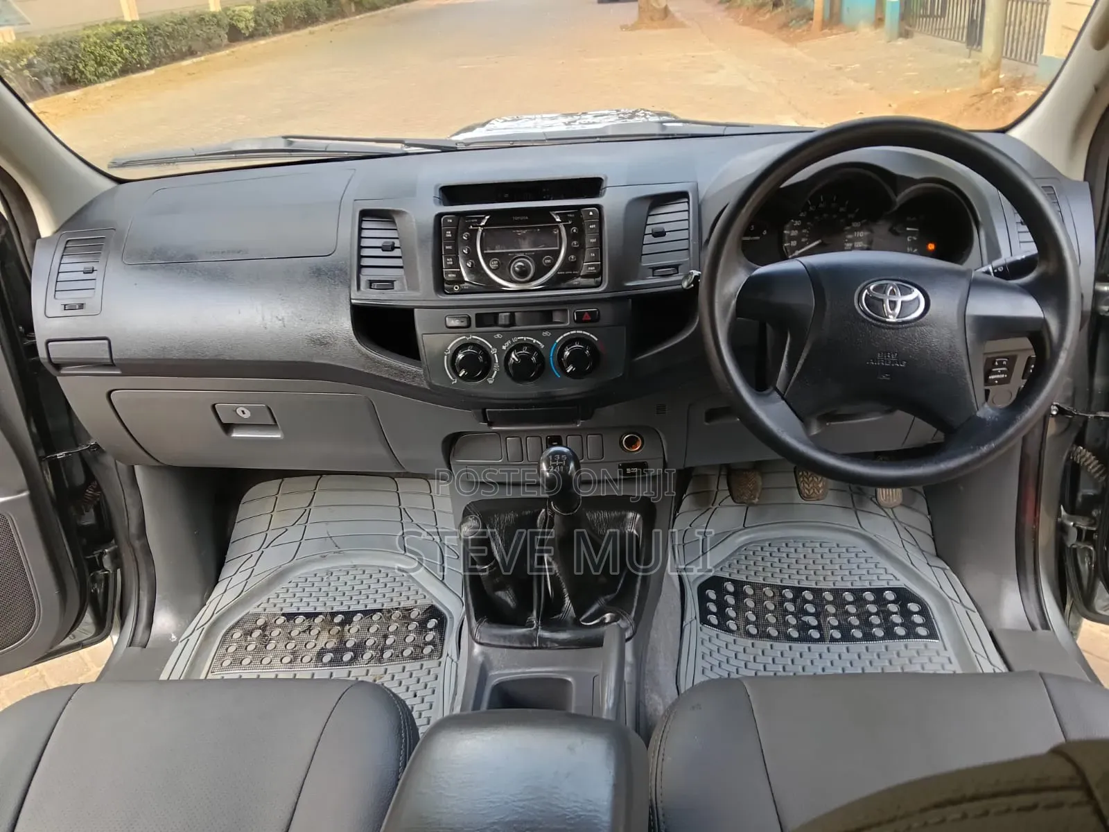 Toyota Hilux 2011 Gray