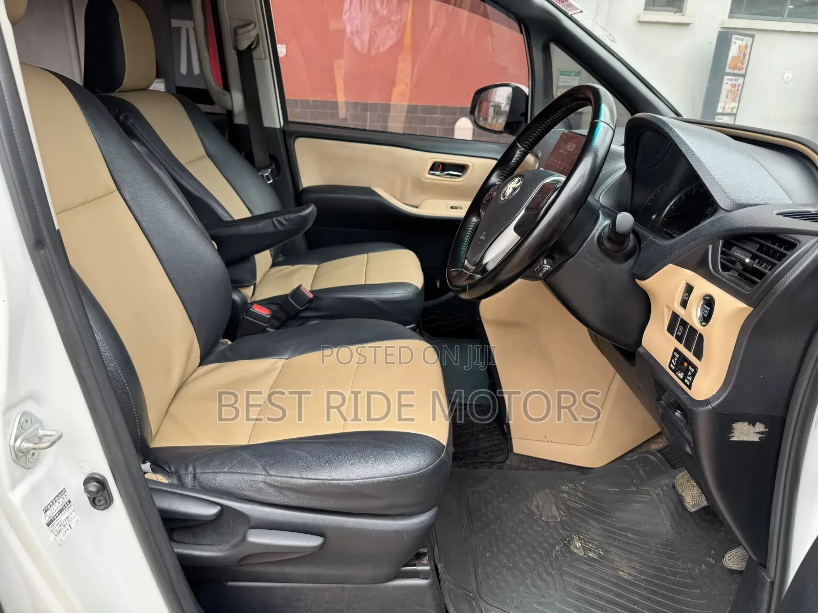 Toyota Noah 2.0 FWD (8 Seater) 2014 White
