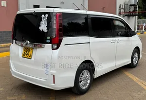 Toyota Noah 2.0 FWD (8 Seater) 2014 White