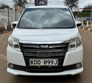 Toyota Noah 2.0 FWD (8 Seater) 2014 White