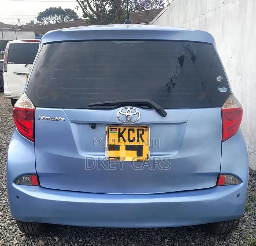 Toyota Ractis 2013 Silver