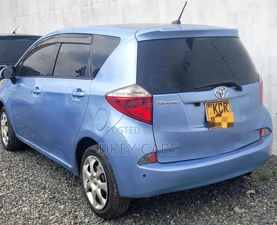 Toyota Ractis 2013 Silver