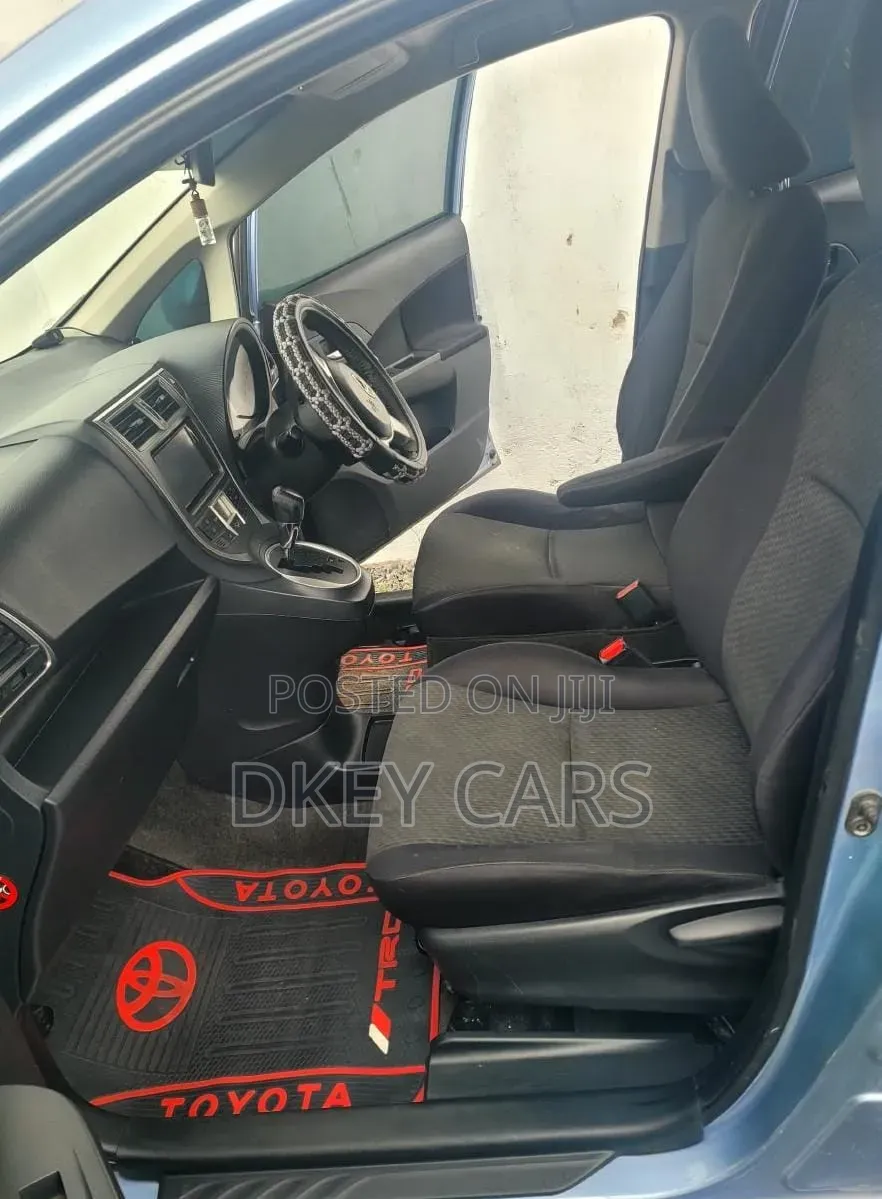 Toyota Ractis 2013 Silver