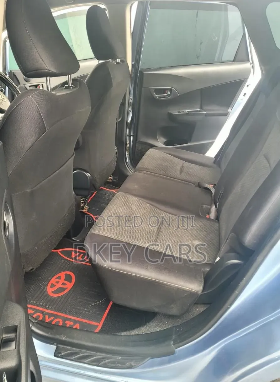 Toyota Ractis 2013 Silver