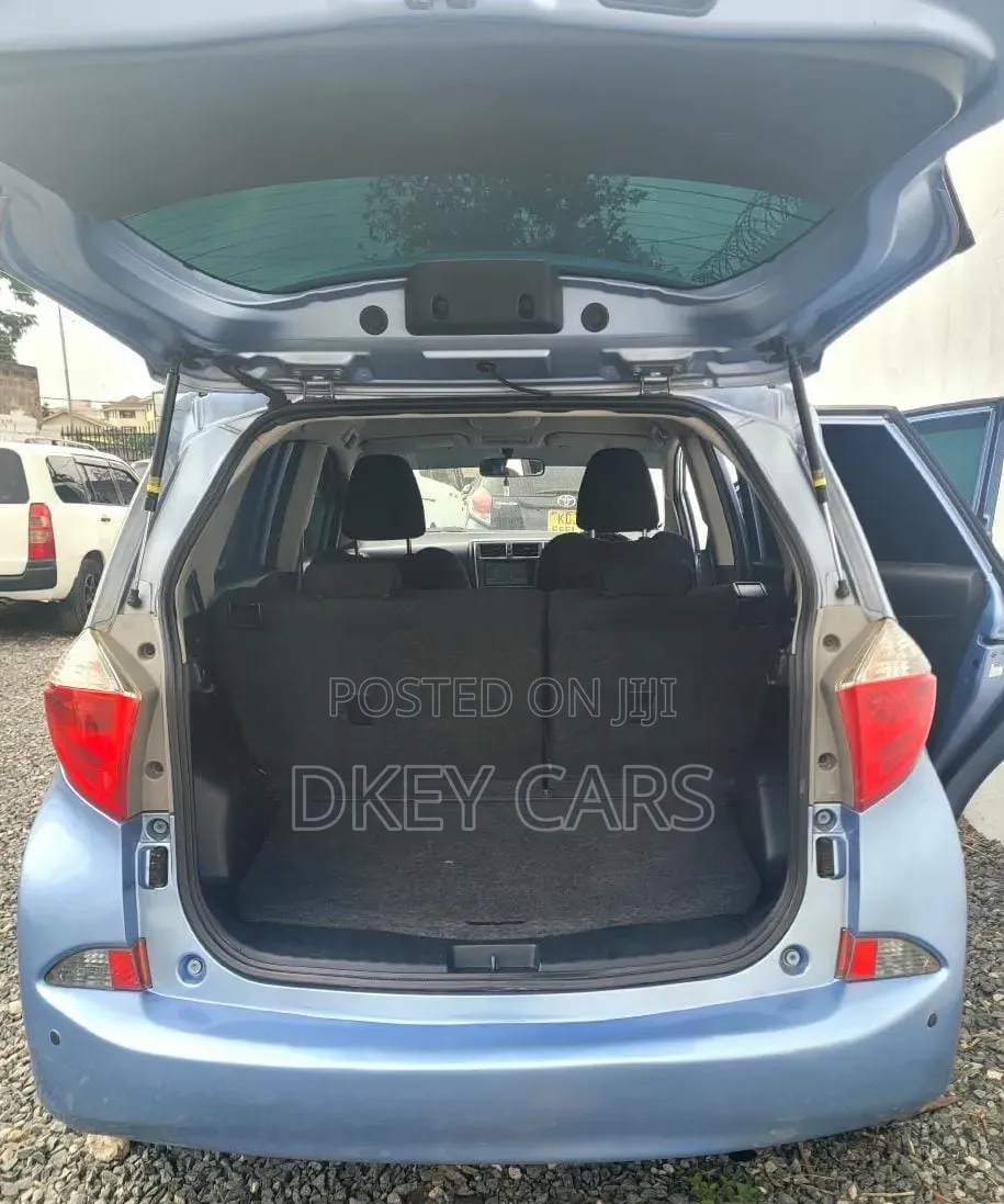 Toyota Ractis 2013 Silver