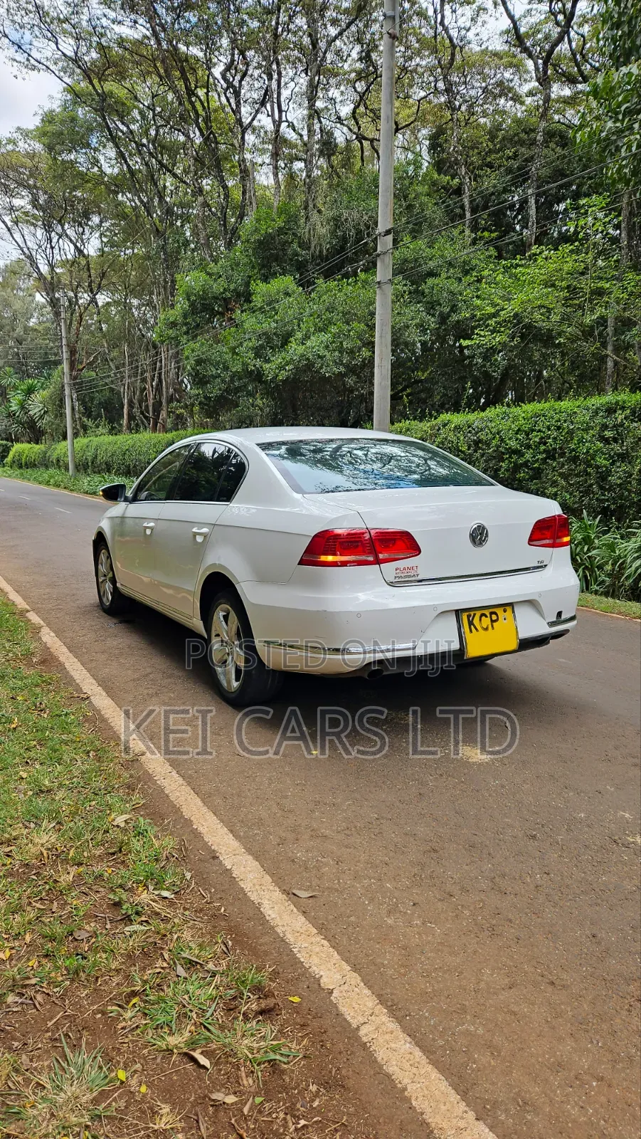 Volkswagen Passat 2011 White