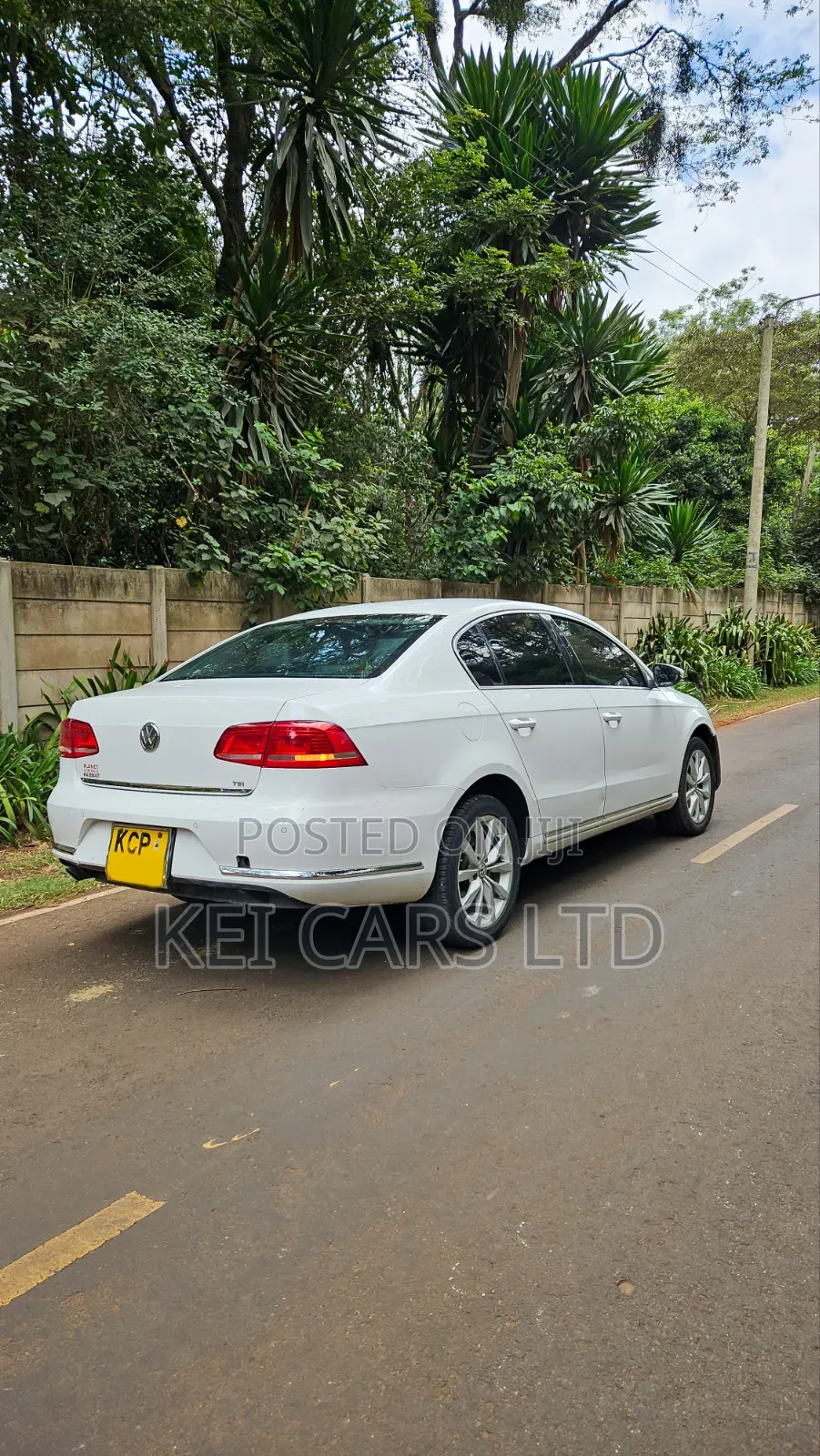 Volkswagen Passat 2011 White