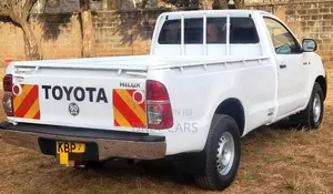 Toyota Hilux 2013 White