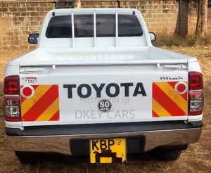 Toyota Hilux 2013 White