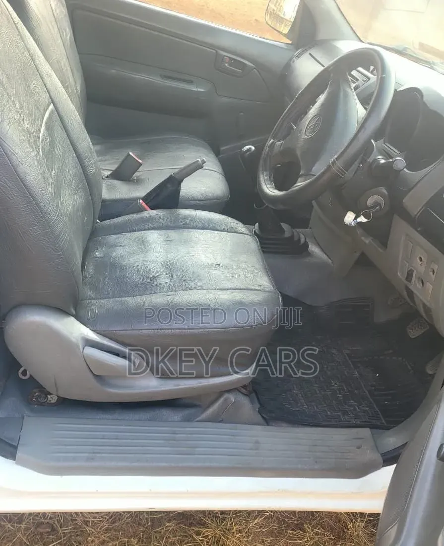 Toyota Hilux 2013 White