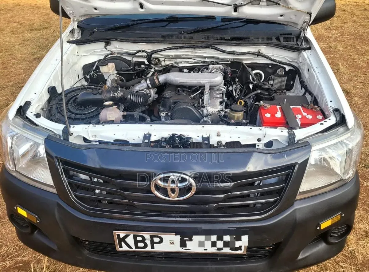 Toyota Hilux 2013 White