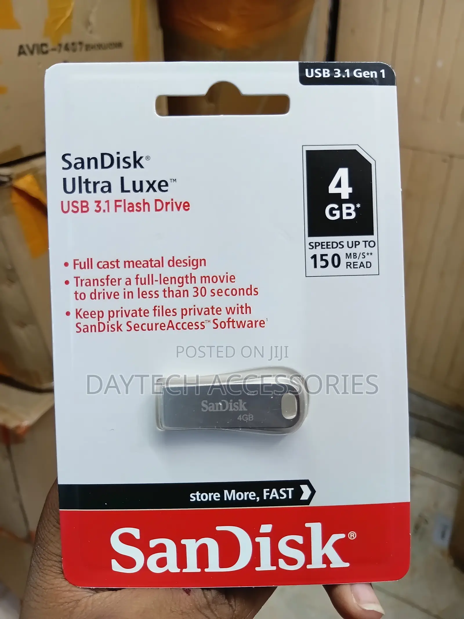 SanDisk Ultra Luxe USB 3.1 Flash Drive Labeled With a 4 GB Capacity.