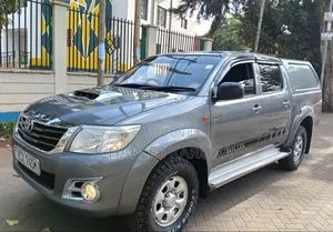 Toyota Hilux 2012 Gray