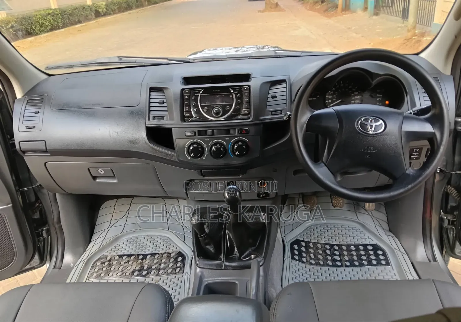 Toyota Hilux 2012 Gray