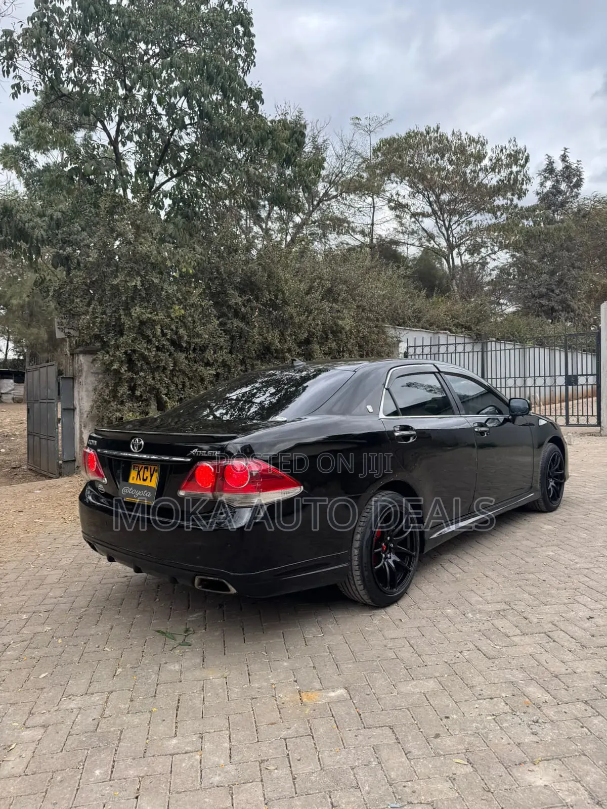 Toyota Crown 2012 Black