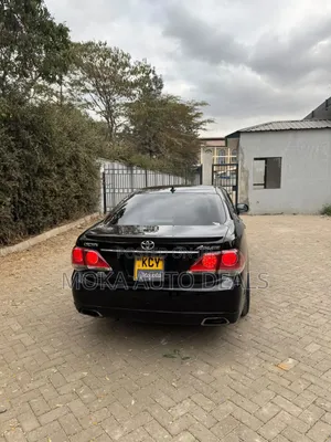 Toyota Crown 2012 Black