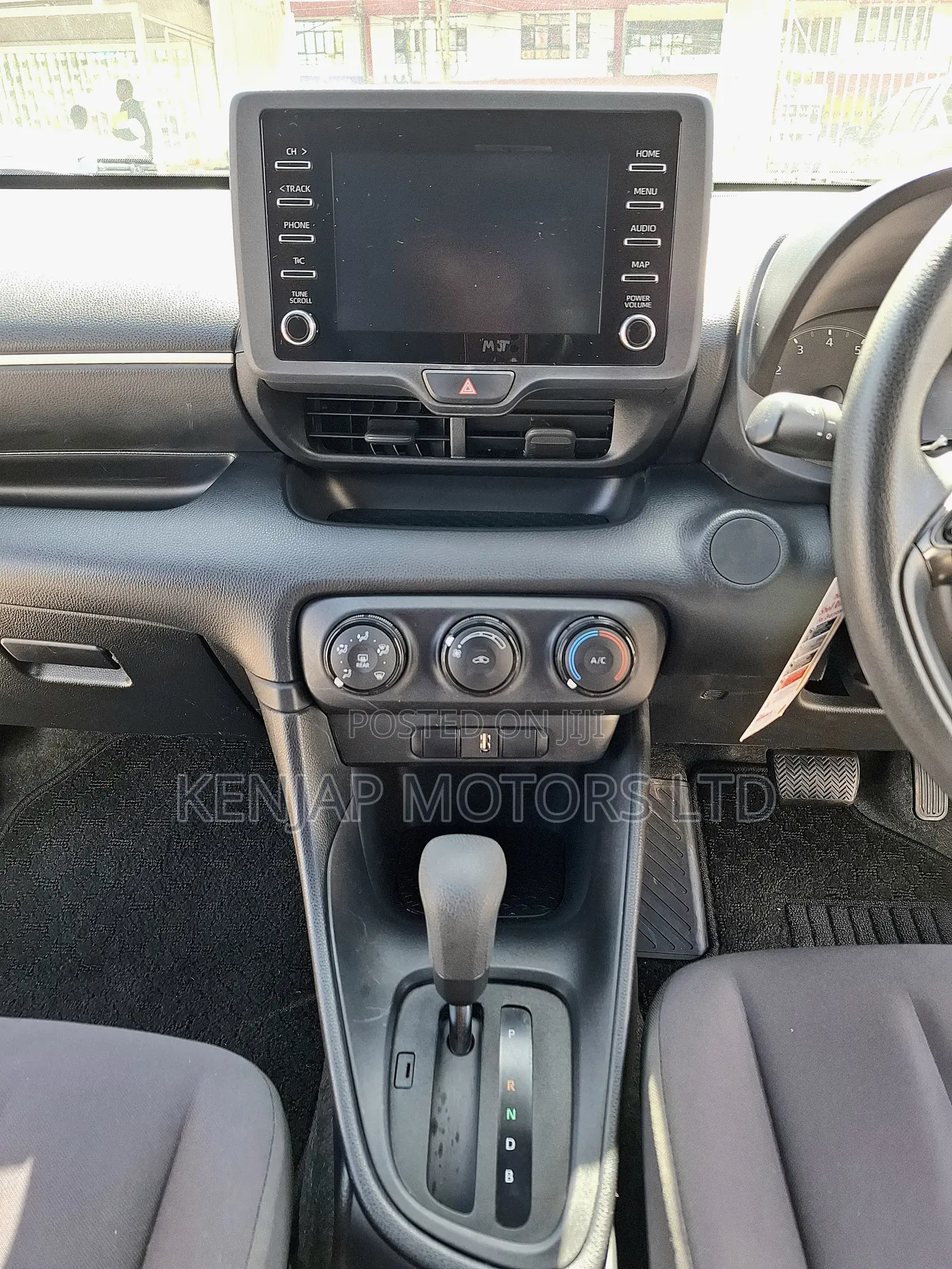 Toyota Yaris 2020 Silver